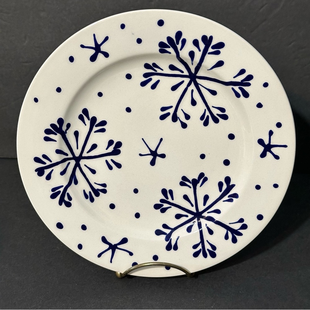 Set of 2 Blue & White Snowflakes Design Hand Painted In Italy 8.75" Salad Plates - Picture 8 of 14